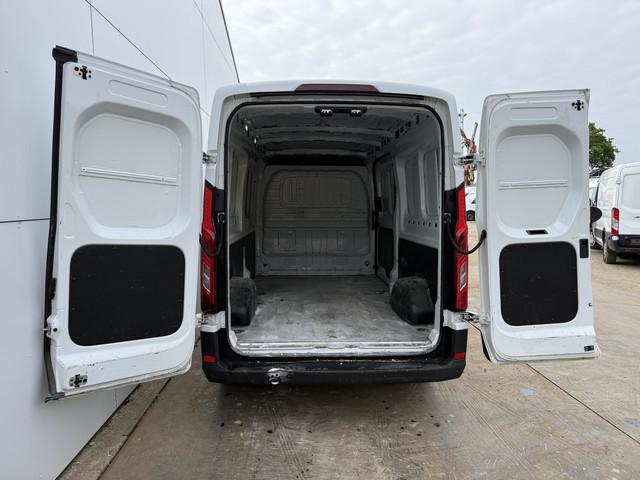 Maxus Deliver9