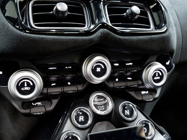 Aston Martin V8 Vantage