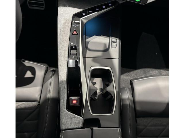 Peugeot E-5008