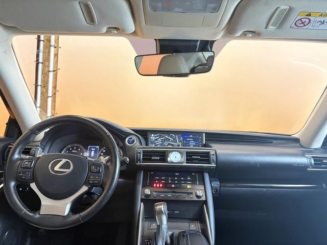Lexus IS
