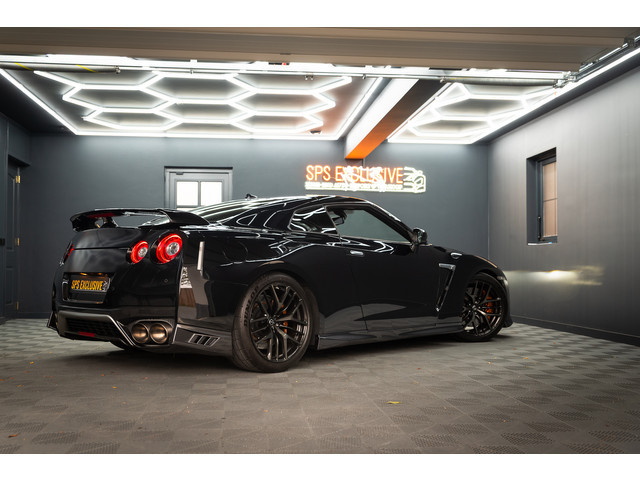 Nissan GT-R