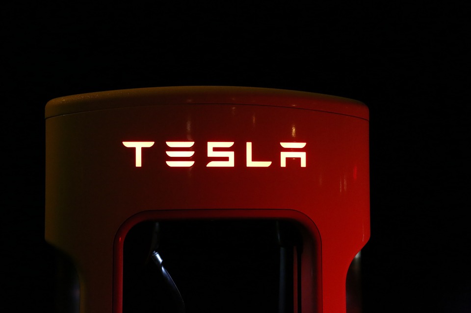 Tesla: succes in Noorwegen en automatisch inhalen